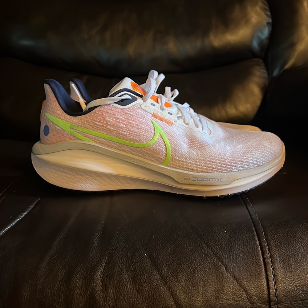 Nike Vomero 17 size 10